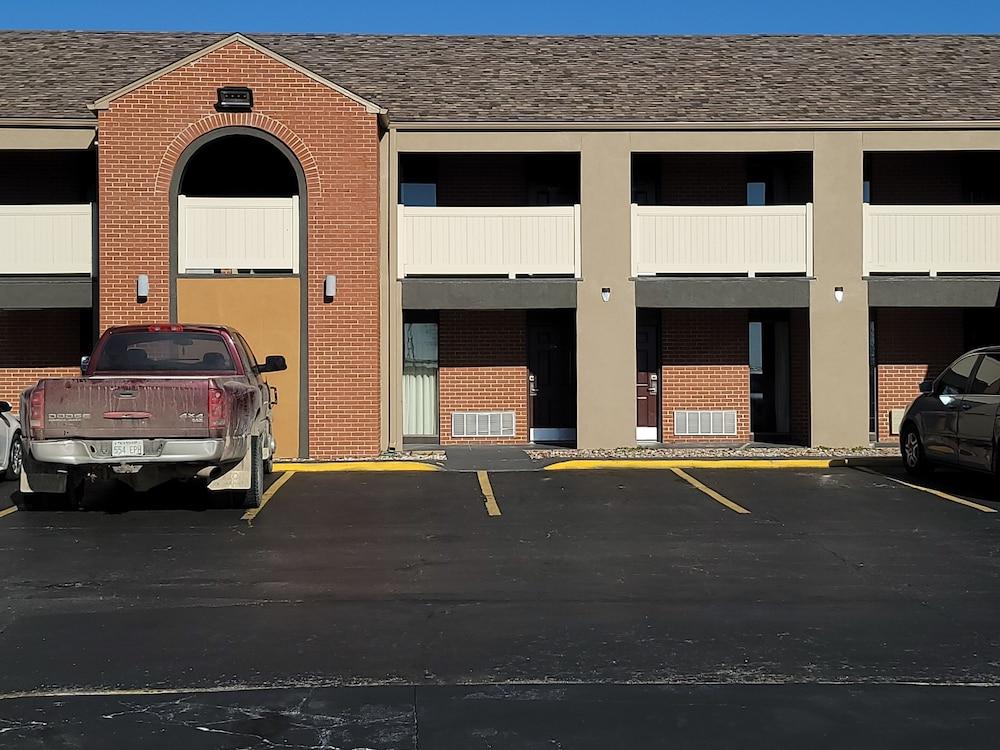Super 8 By Wyndham Kansas Airport North Kansas City