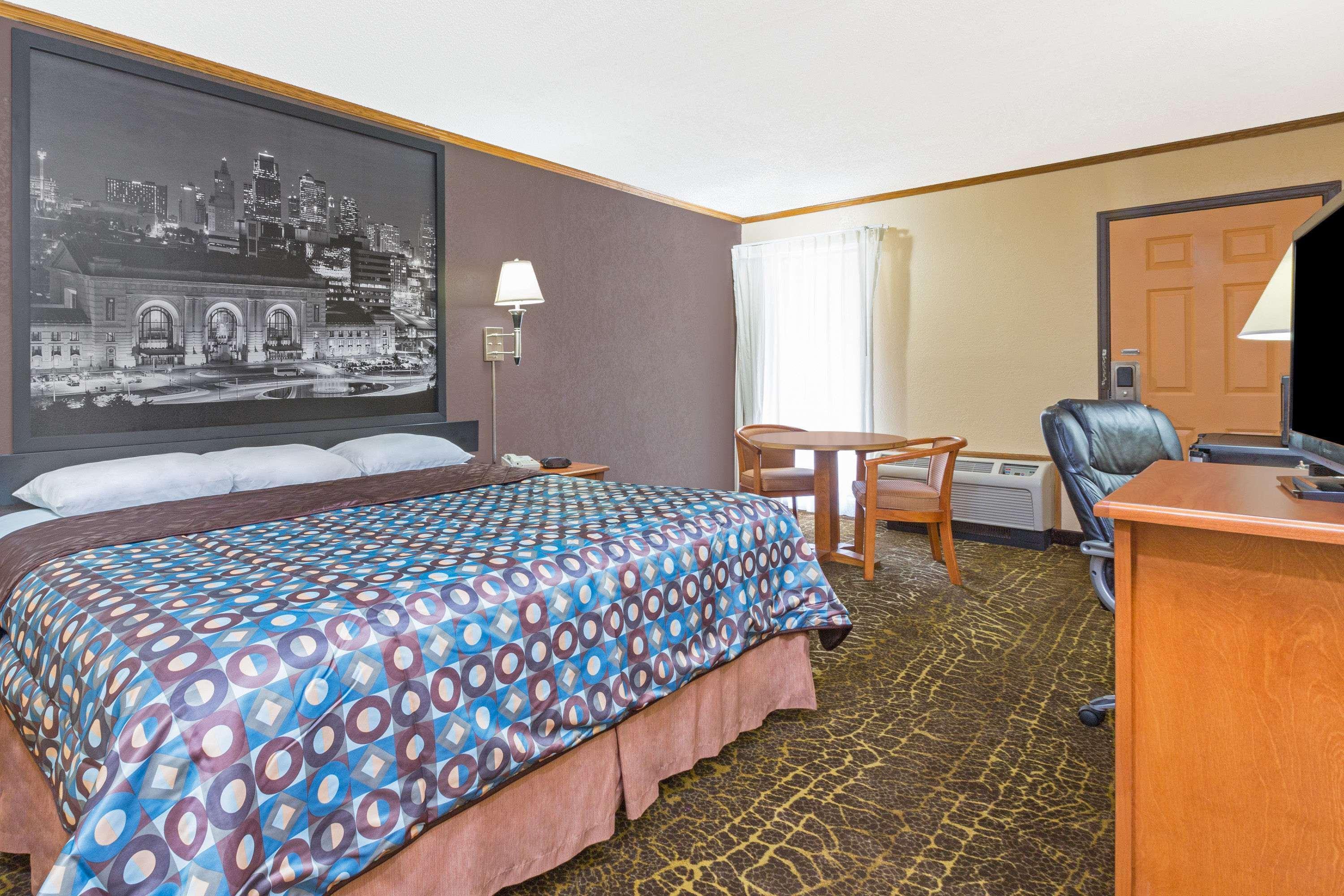 Motel Super 8 By Wyndham Kansas Airport North