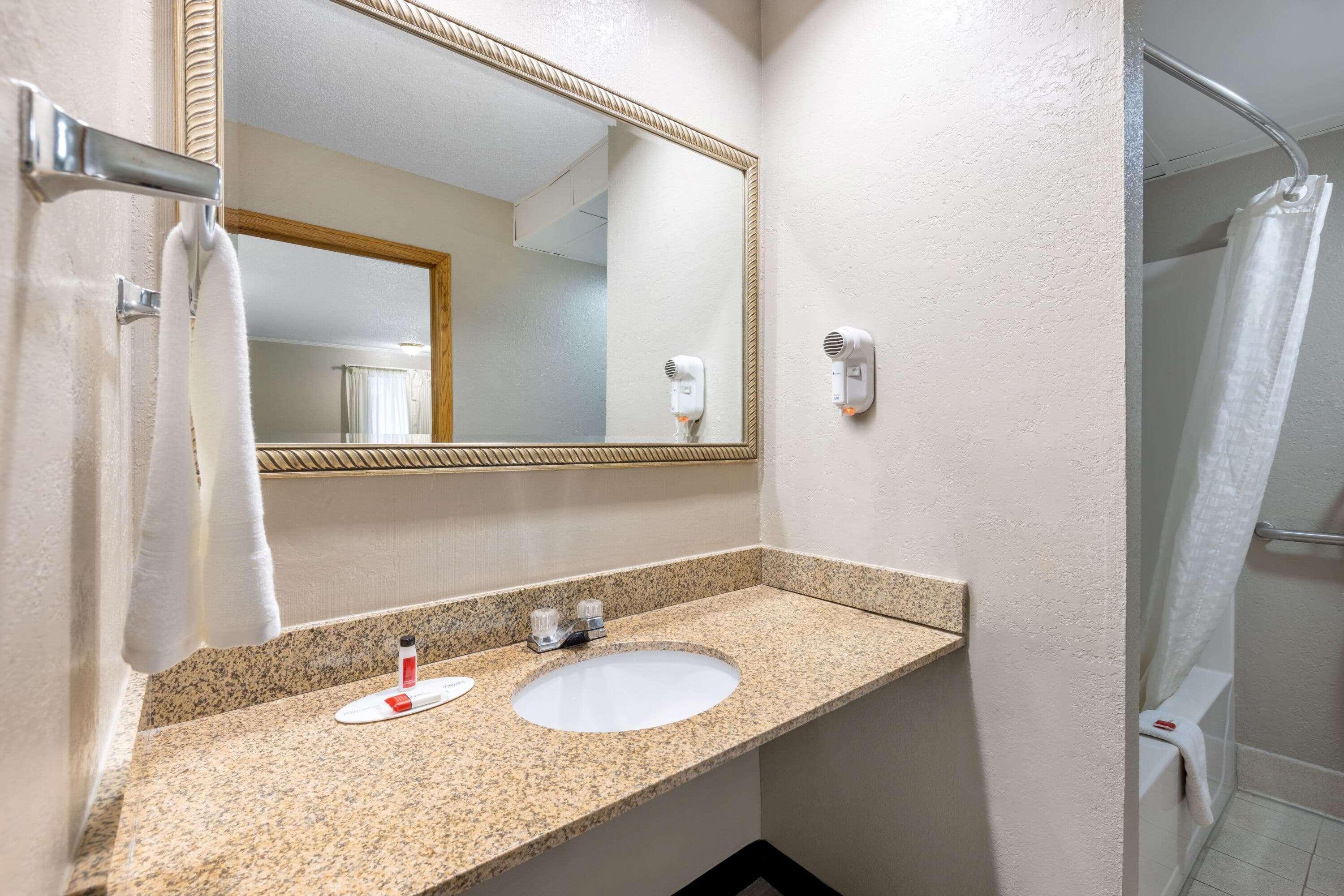 Super 8 By Wyndham Kansas Airport North 2* Kansas City