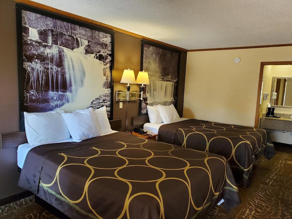 Motel Super 8 By Wyndham Kansas Airport North 2*