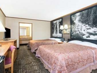 Super 8 By Wyndham Kansas Airport North 2*