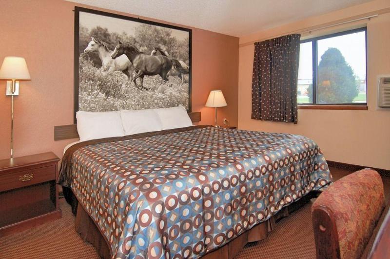 Motel Super 8 By Wyndham Kansas Airport North 2*