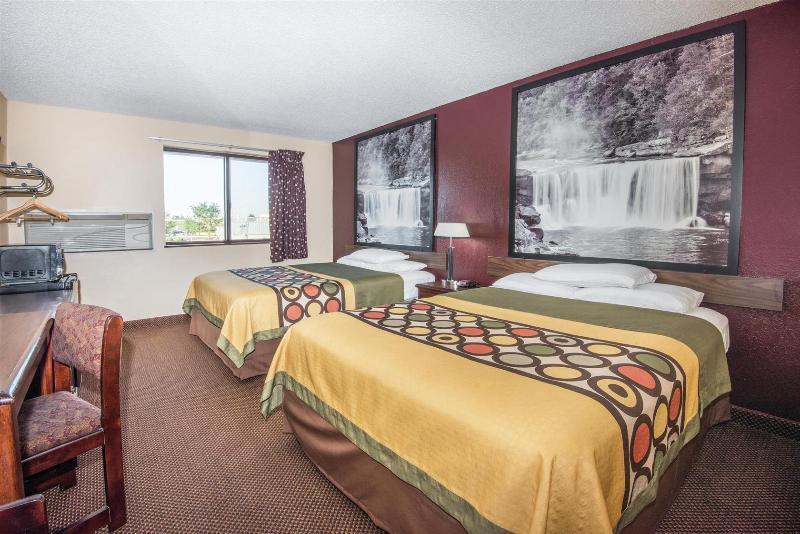 Motel Super 8 By Wyndham Kansas Airport North