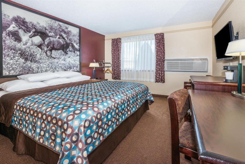 Super 8 By Wyndham Kansas Airport North Motel Kansas City