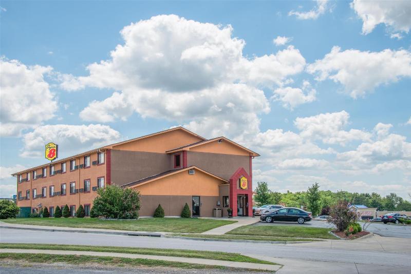 Motel Super 8 By Wyndham Kansas Airport North 2*