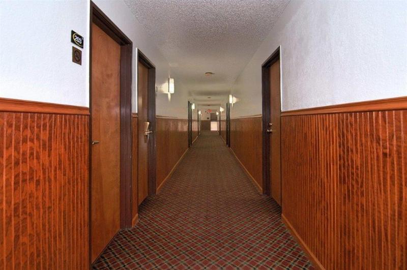 Super 8 By Wyndham Kansas Airport North 2*