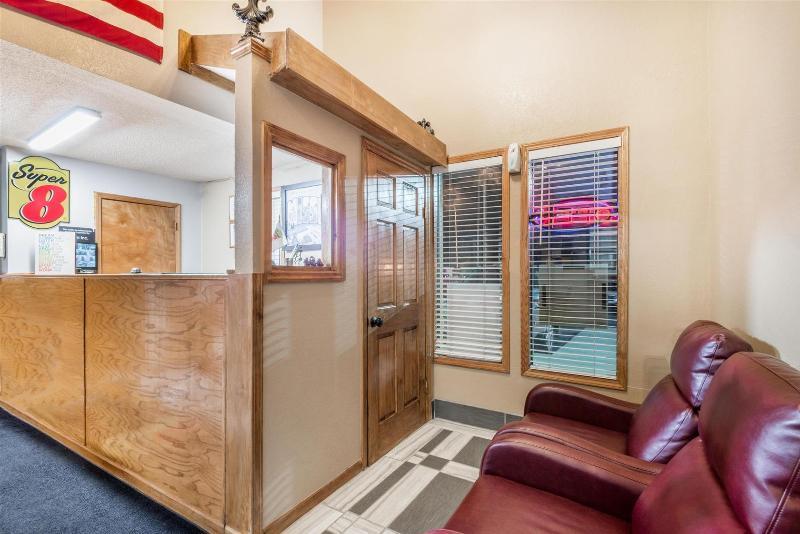 Super 8 By Wyndham Kansas Airport North 2*