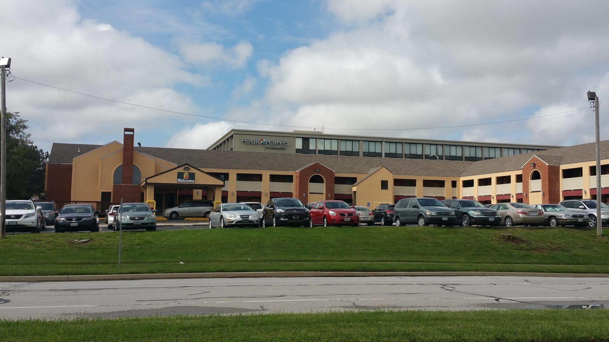 Super 8 By Wyndham Kansas Airport North