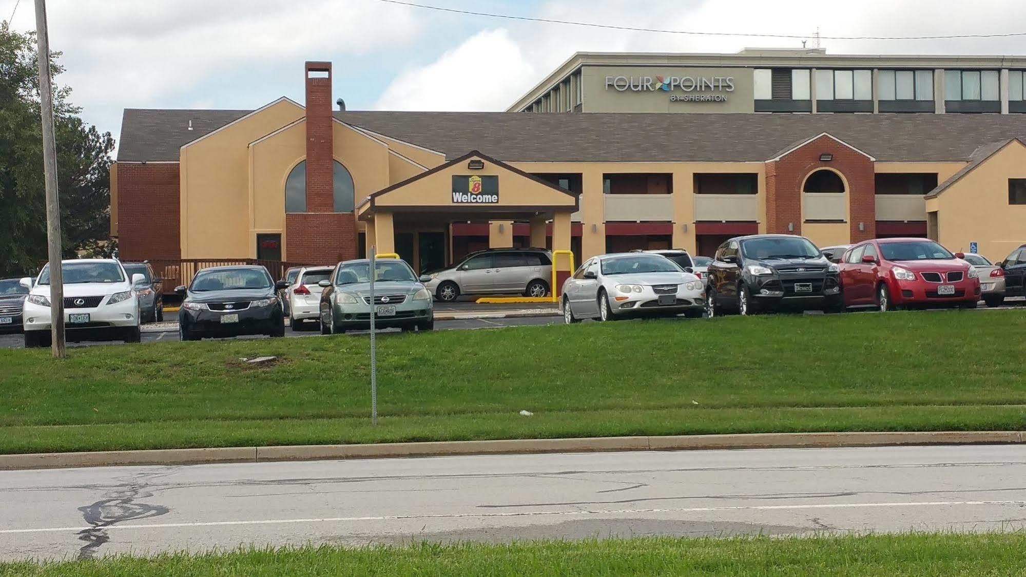 Motel Super 8 By Wyndham Kansas Airport North 2*