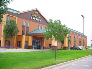 Motel Super 8 By Wyndham Kansas Airport North 2*
